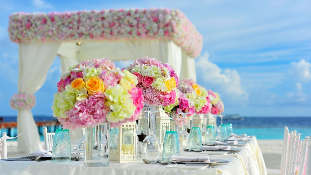 Decor and table set for a beach wedding