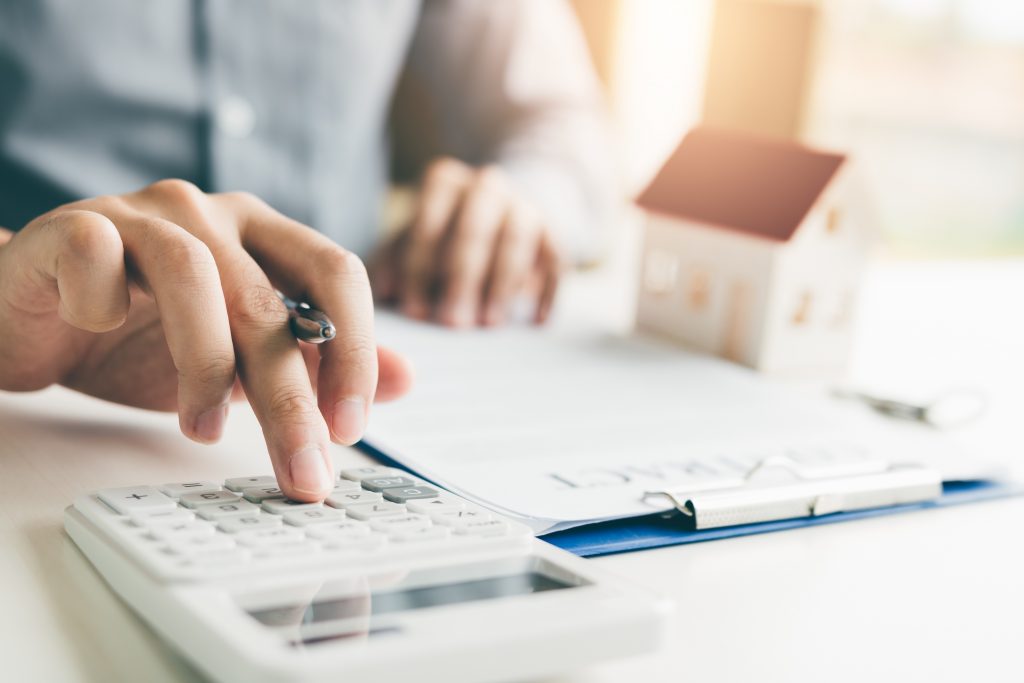 Home agents are using a calculator to calculate the loan period